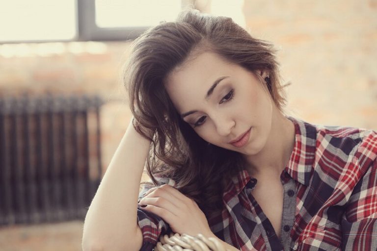 signe montre fille en manque