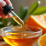 découvrez comment utiliser l'huile essentielle d'orange douce pour ses bienfaits en aromathérapie, en soins de la peau et pour créer une ambiance apaisante.